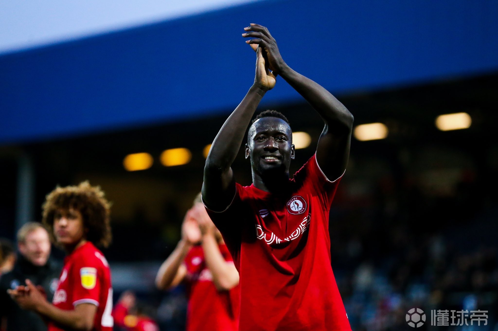 体育赛事直播-关于昆士公园巡游者客场胜利,继续领跑榜首的信息