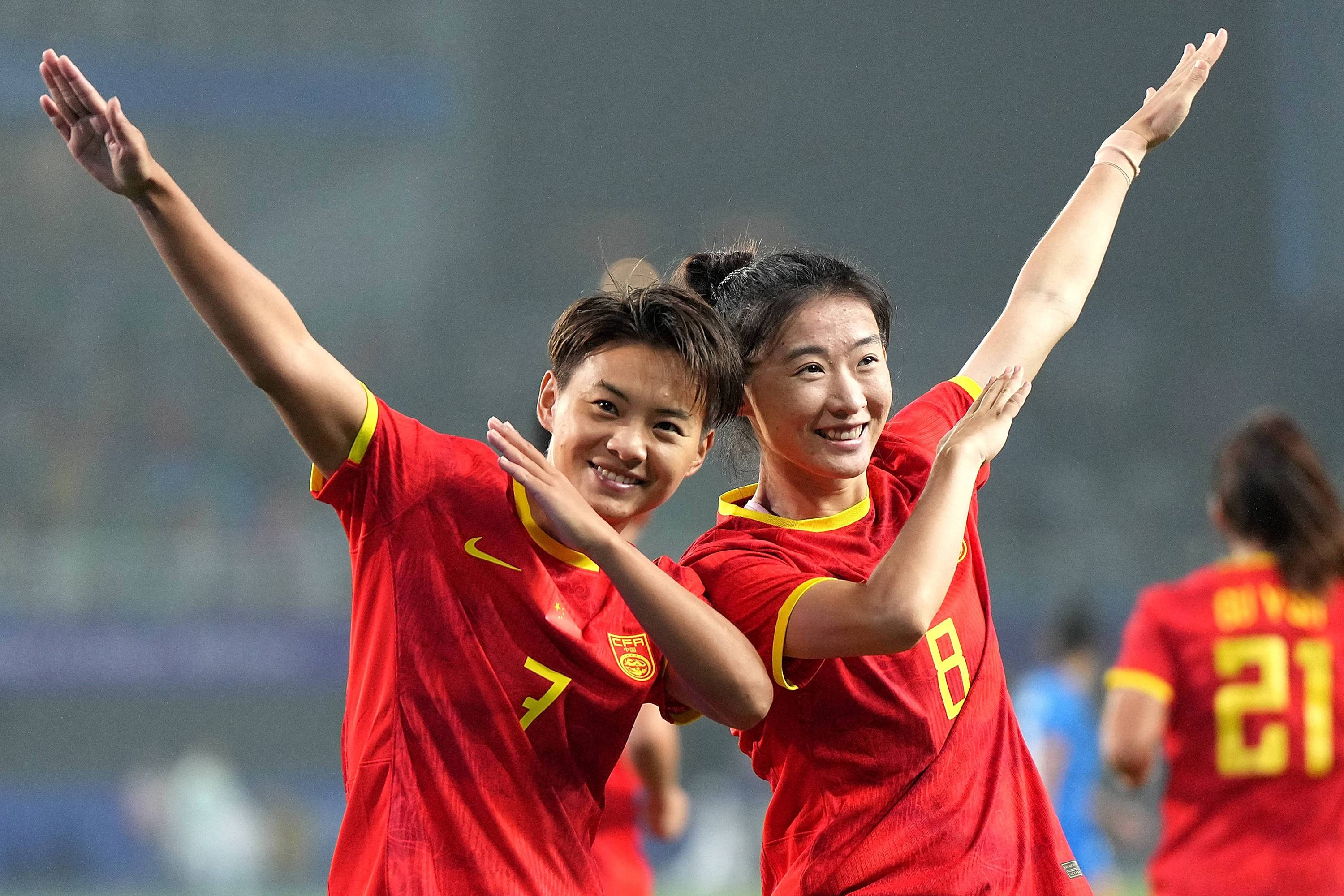 女足比赛意外事件频发，球员团结应对的简单介绍