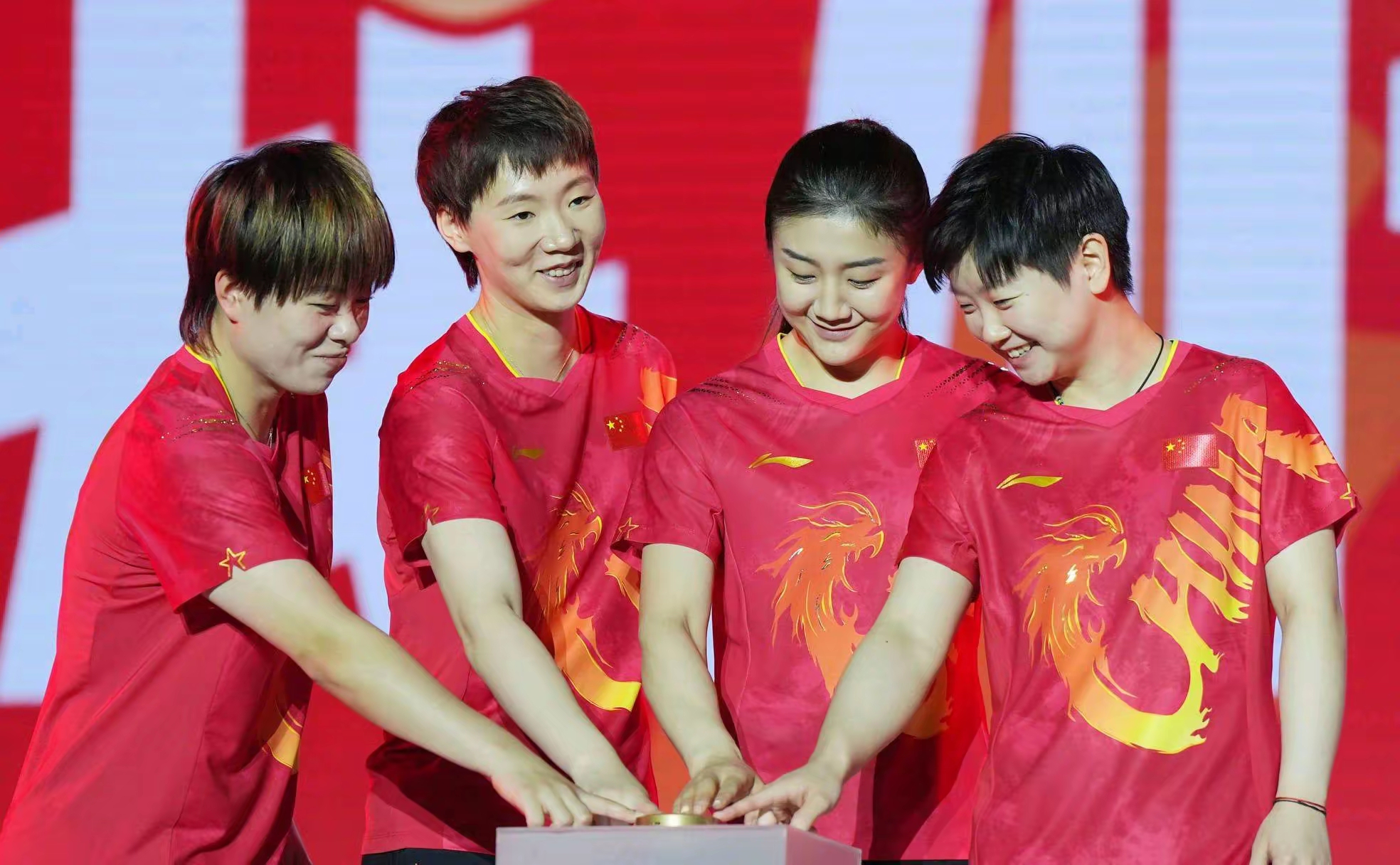 包含竞争激烈的比赛中球队击败对手,收获胜利的词条 包含竞争激烈的比赛中球队击败对手,收获胜利的词条