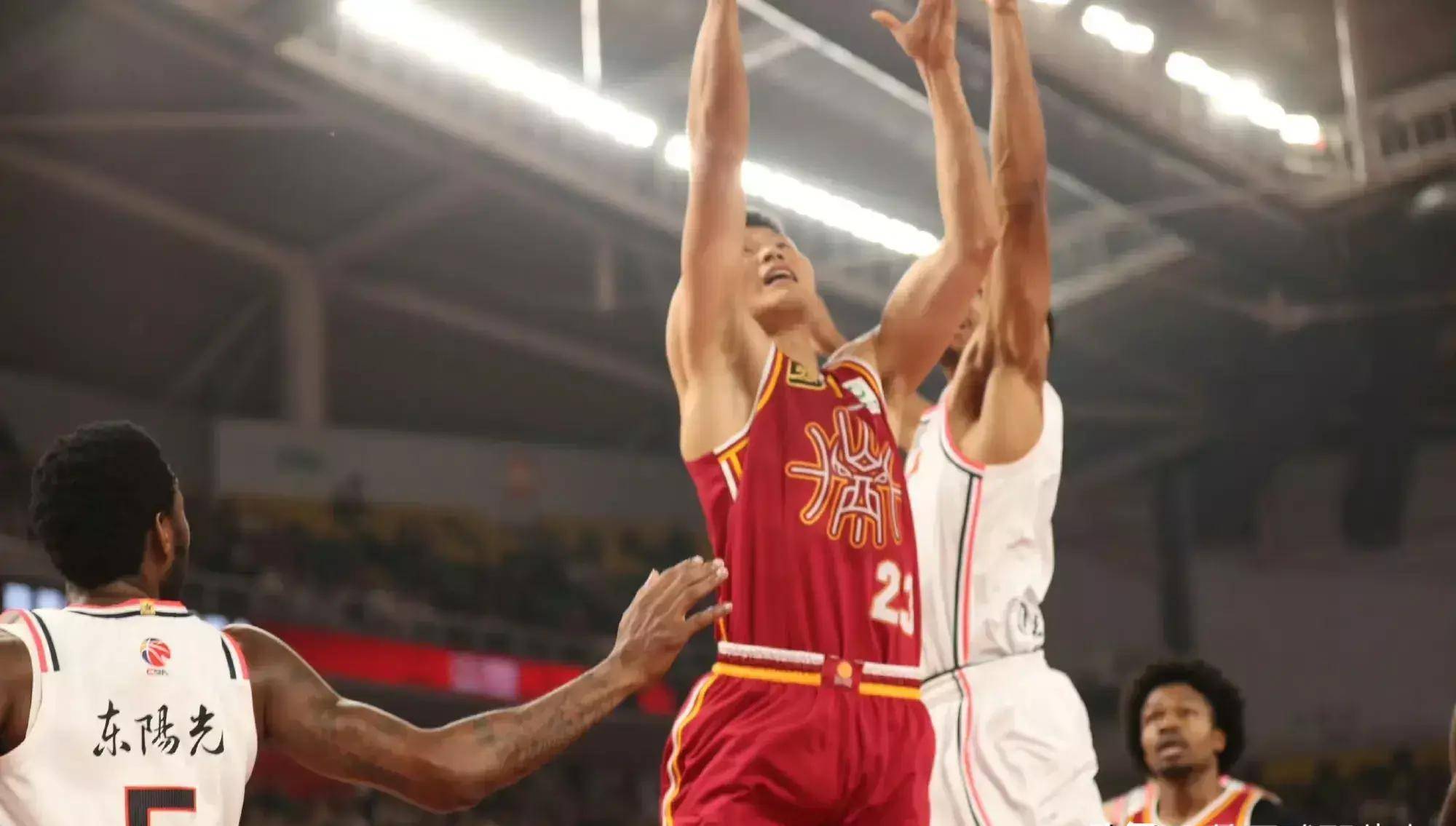 山西球员精准传球,为球队夺冠铺路的简单介绍 山西球员精准传球,为球队夺冠铺路的简单介绍