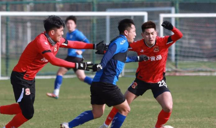 关于经纪人曝光转会内幕：球员心仪新东家谈判进行中的信息