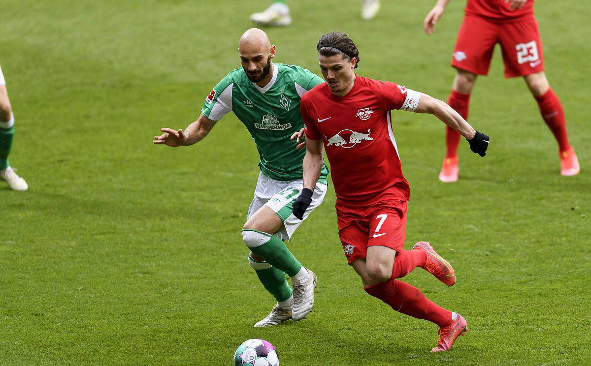 包含云达不莱梅中场伤愈复出，球队士气飙升的词条