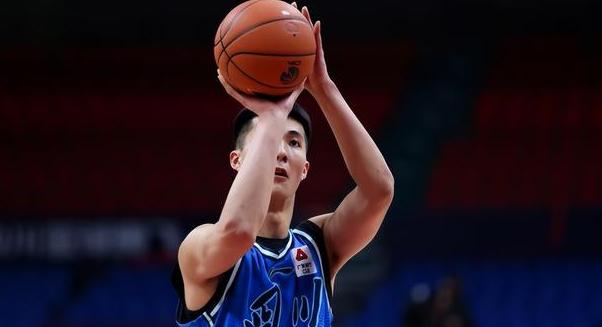 里尔队长力挺新援表现，看好未来携手冲击冠军的简单介绍