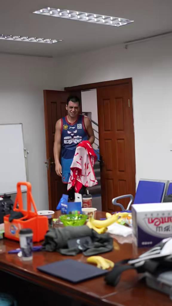 熊猫体育官方网站-四川队巧妙进攻成功夺得胜利!