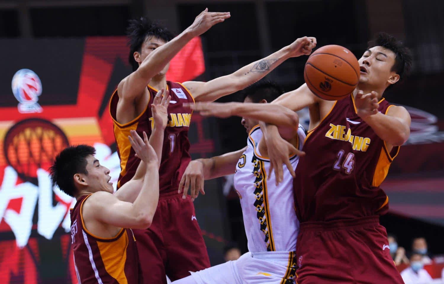 四川队巧妙进攻成功夺得胜利！