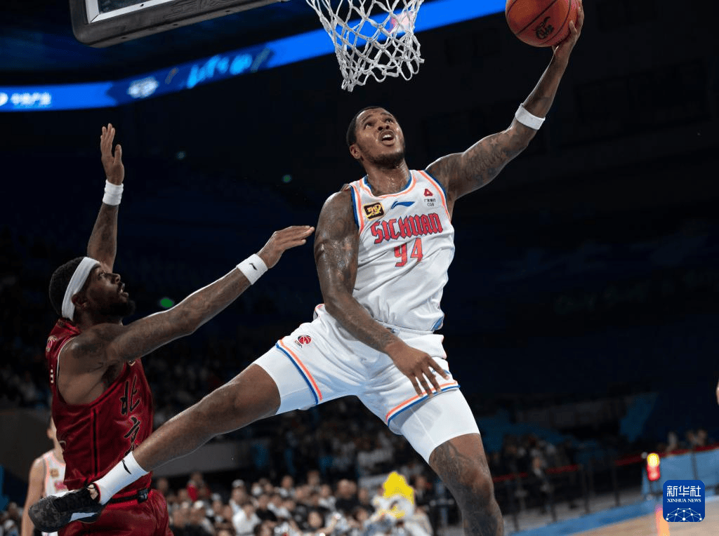 熊猫体育-主队球员在比赛中频频获得进球机会