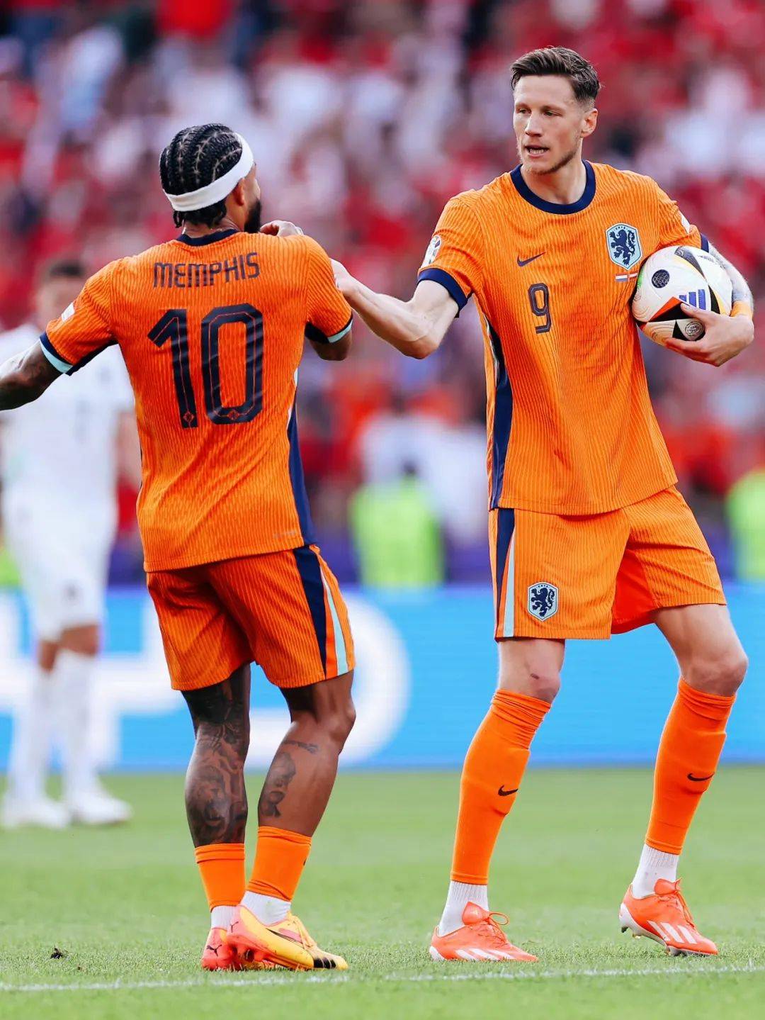 聚焦欧洲比赛现场!强强对话引人入胜 聚焦欧洲比赛现场!强强对话引人入胜