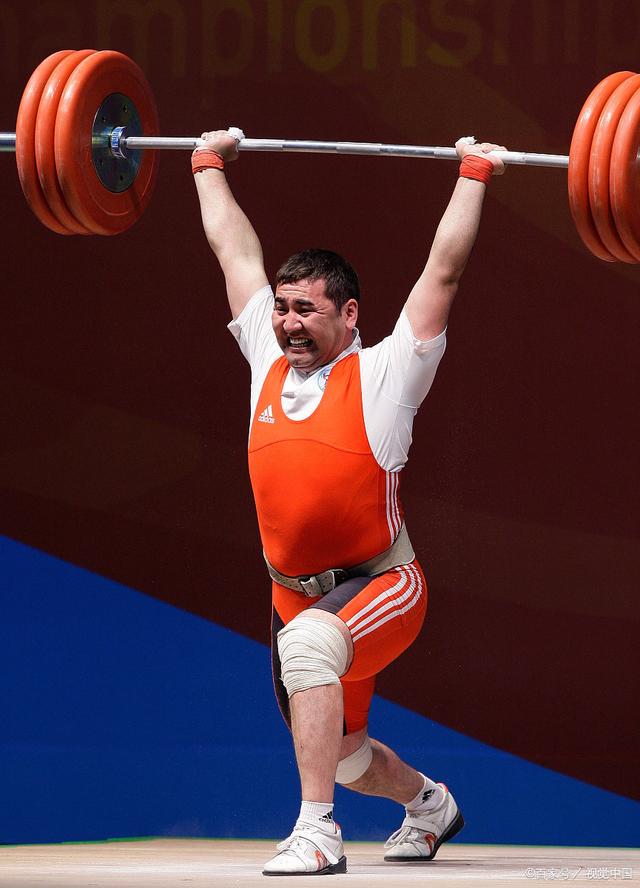 运动员勇往直前,以过人的实力超越对手,夺得胜利的简单介绍 运动员勇往直前,以过人的实力超越对手,夺得胜利的简单介绍