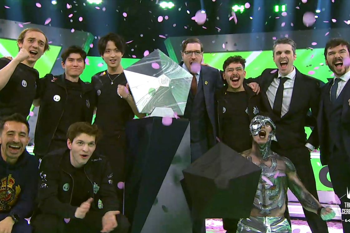 体育赛事直播-两支实力对等的队伍争夺冠军宝座