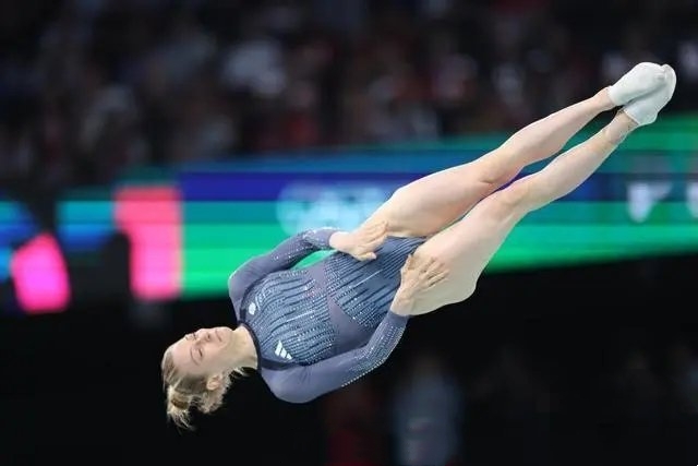 蹦床比赛中俄罗斯选手获得亚军 蹦床比赛中俄罗斯选手获得亚军