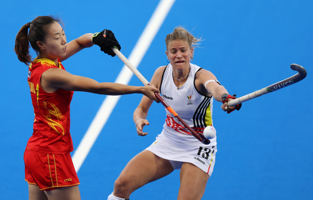 加拿大女子曲棍球队奋勇拼搏，晋级决赛