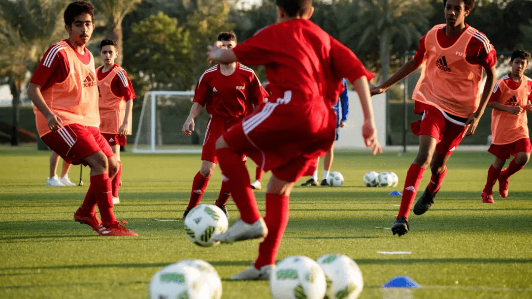 熊猫体育app-包含万宁足球队在国际赛事中表现出色,登顶盛况的词条