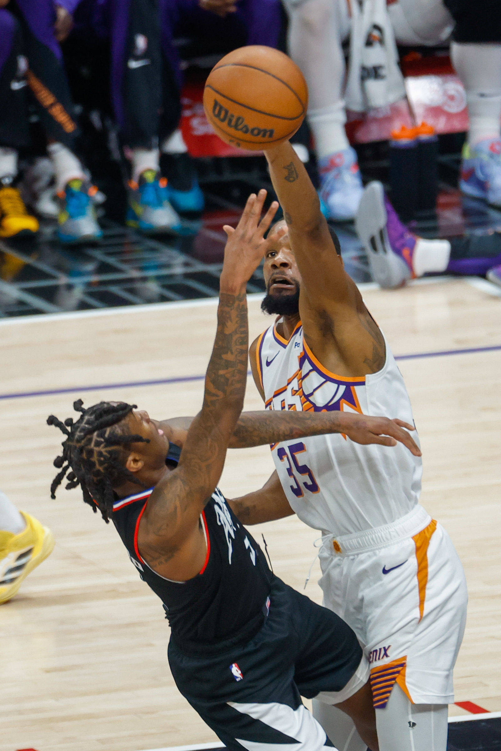 球迷对国际篮球比赛表现出极大热情 球迷对国际篮球比赛表现出极大热情