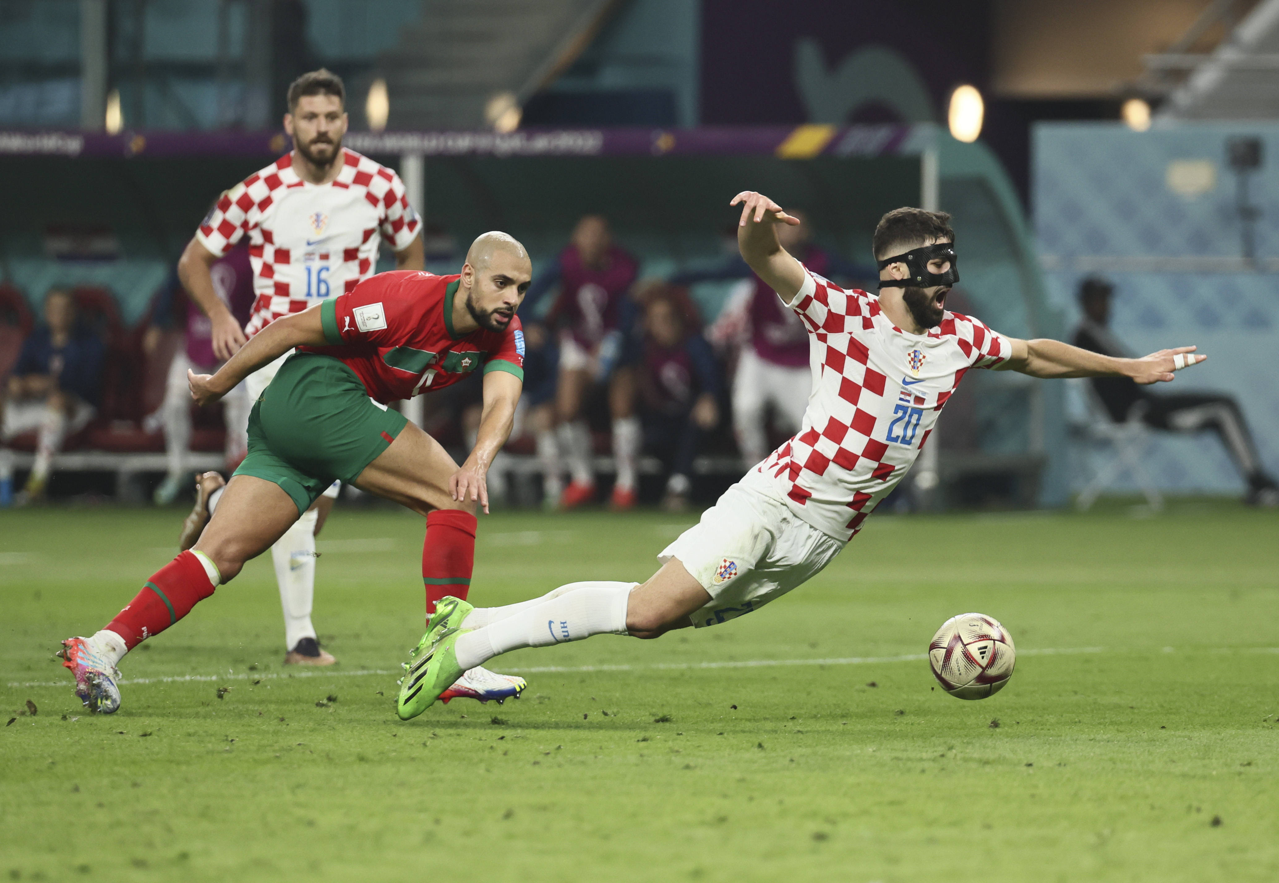 关于德国先拔头筹，高居小组第一耀眼出线的信息