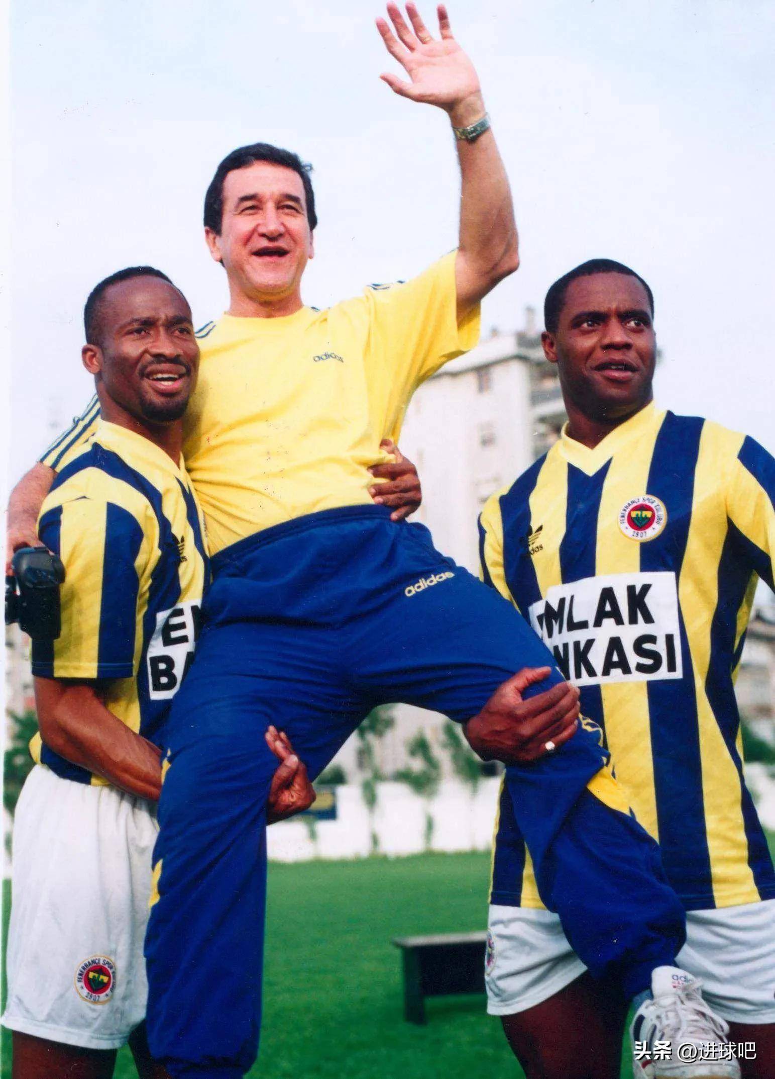 熊猫体育官方网站-欧洲球队引进外籍球员，加强实力