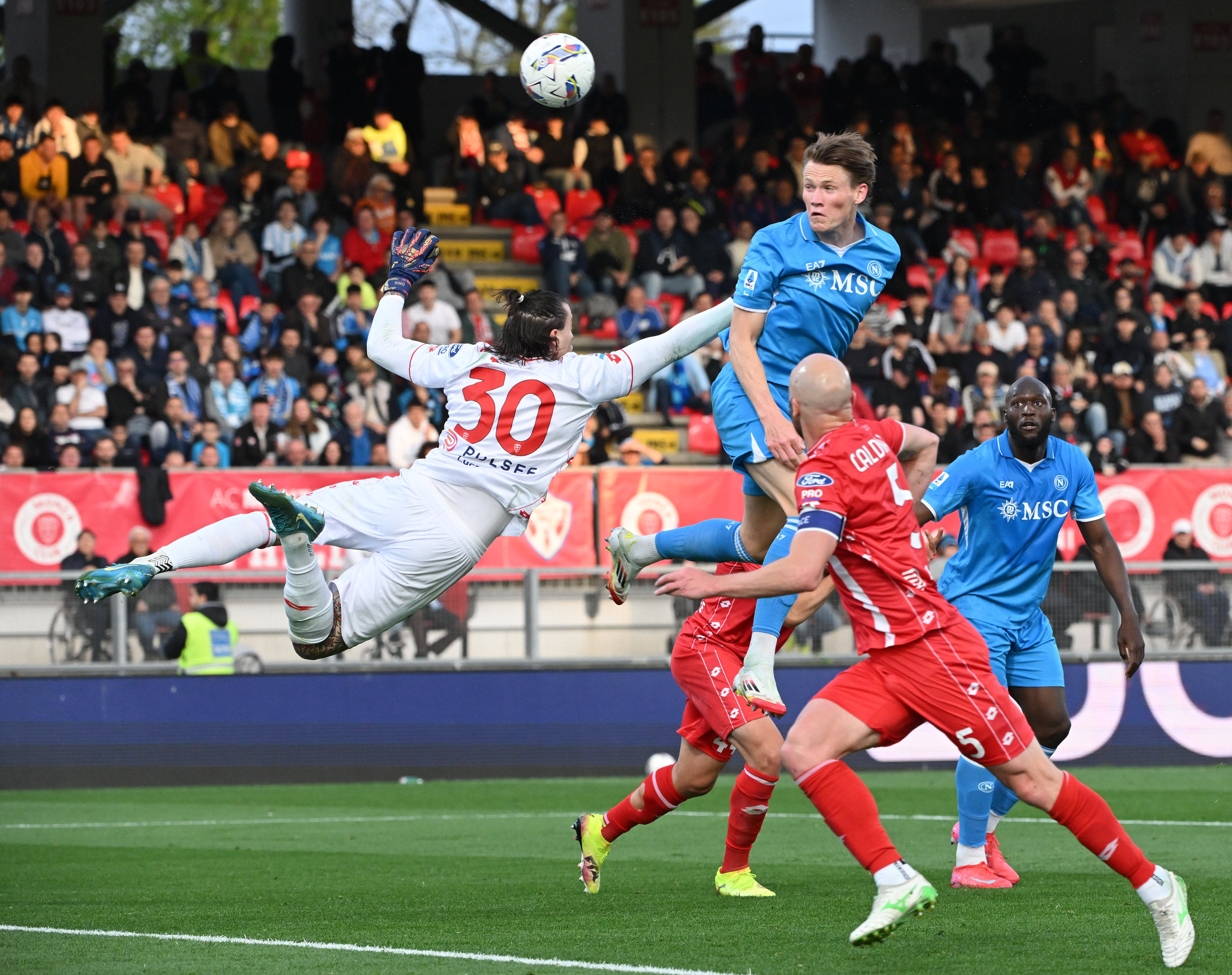 罗马力克热那亚,成功晋级半决赛 罗马力克热那亚,成功晋级半决赛