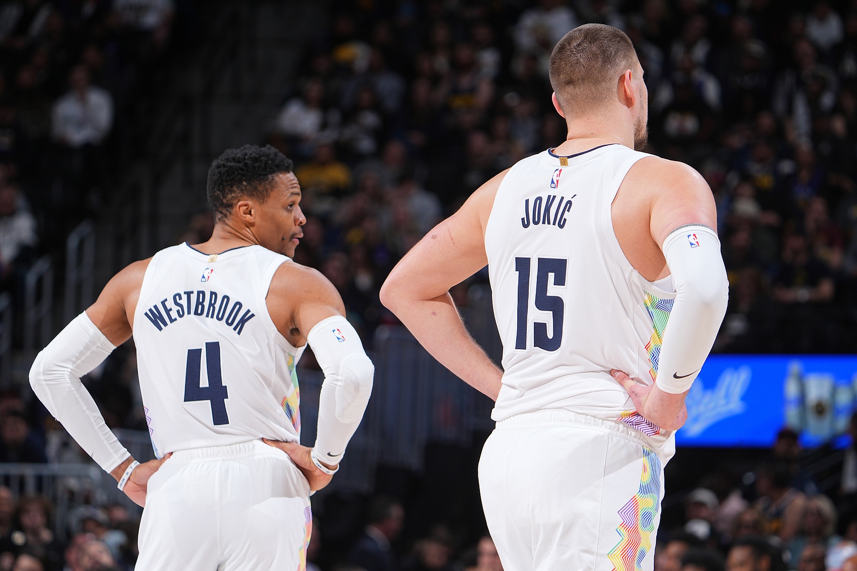 篮网击败尼克斯,继续领跑东部 篮网击败尼克斯,继续领跑东部