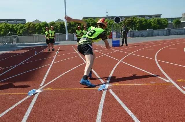 熊猫体育平台-匈牙利选手斗志昂扬争取突破的简单介绍