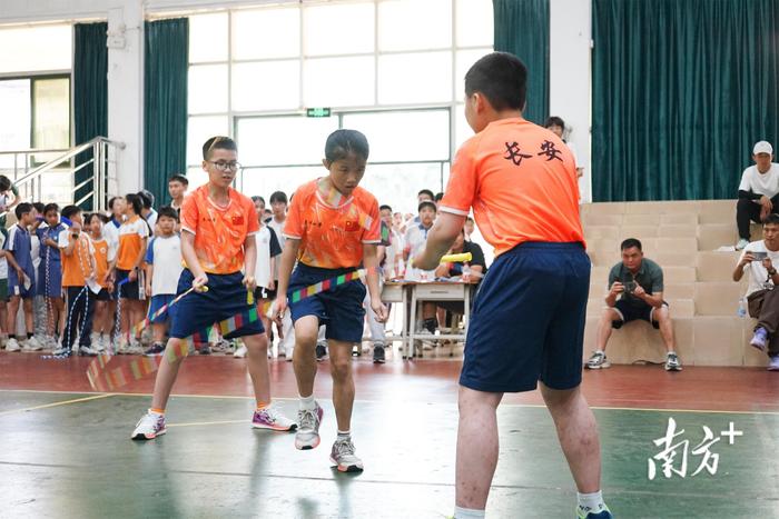 选手展现出色技艺,赛场上喜人表现 选手展现出色技艺,赛场上喜人表现