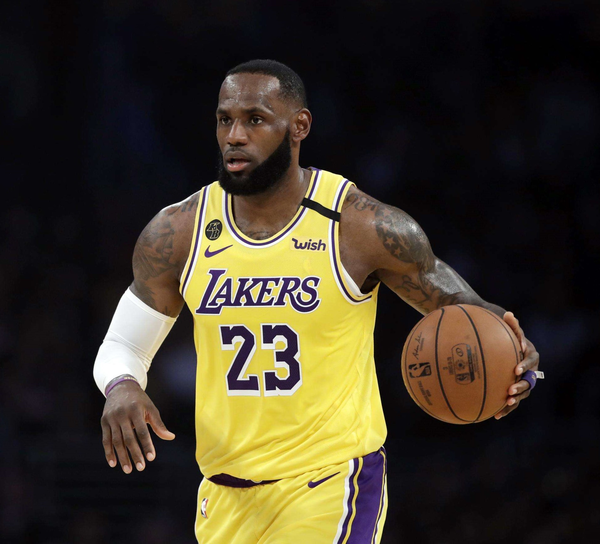 NBA头号球星在美国赛场获得胜利迈向领军地位