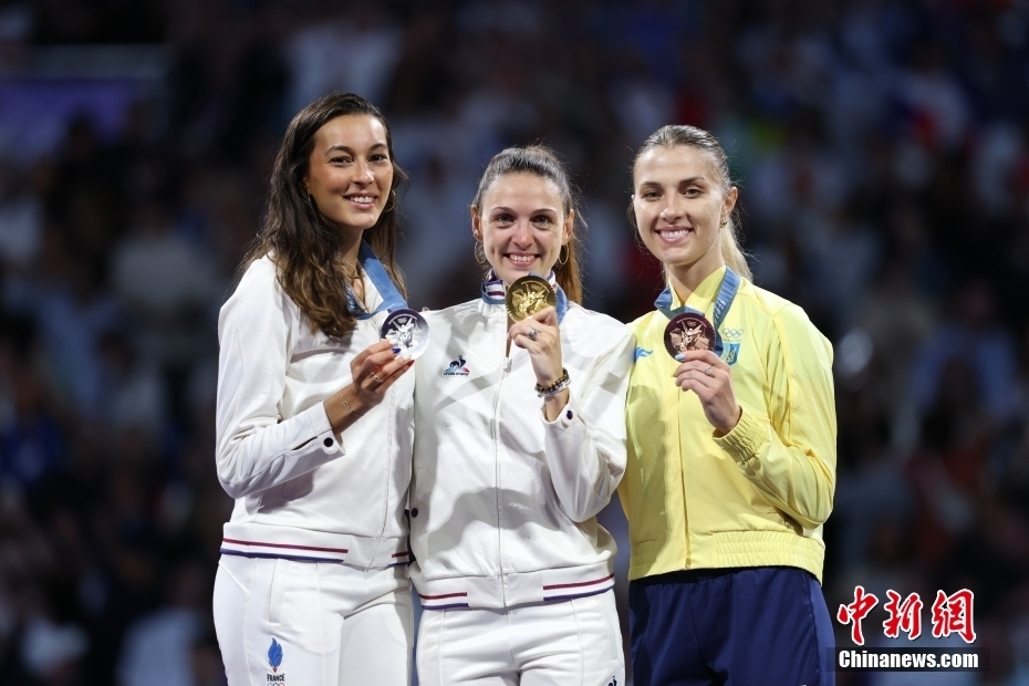 熊猫直播官网-法国击剑选手高超技艺无人可挡,夺取金牌