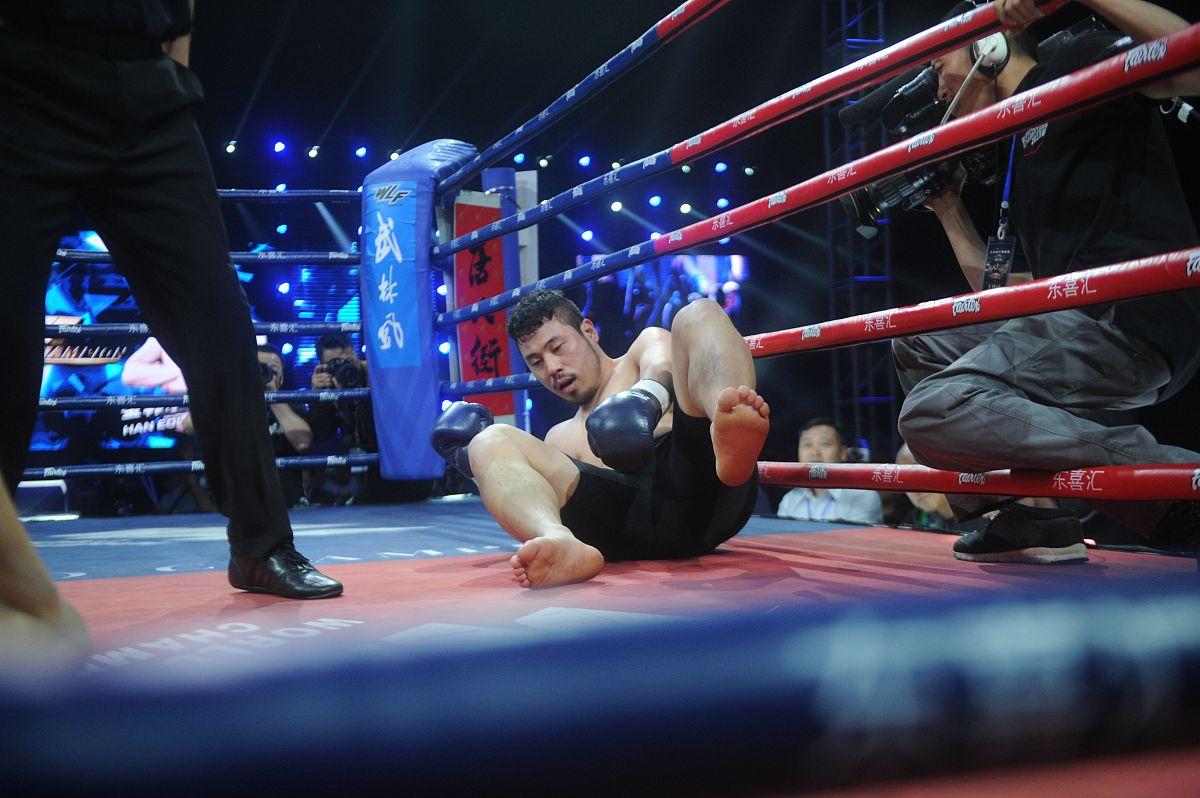 瑞士拳击新星势不可挡，逆袭冠军