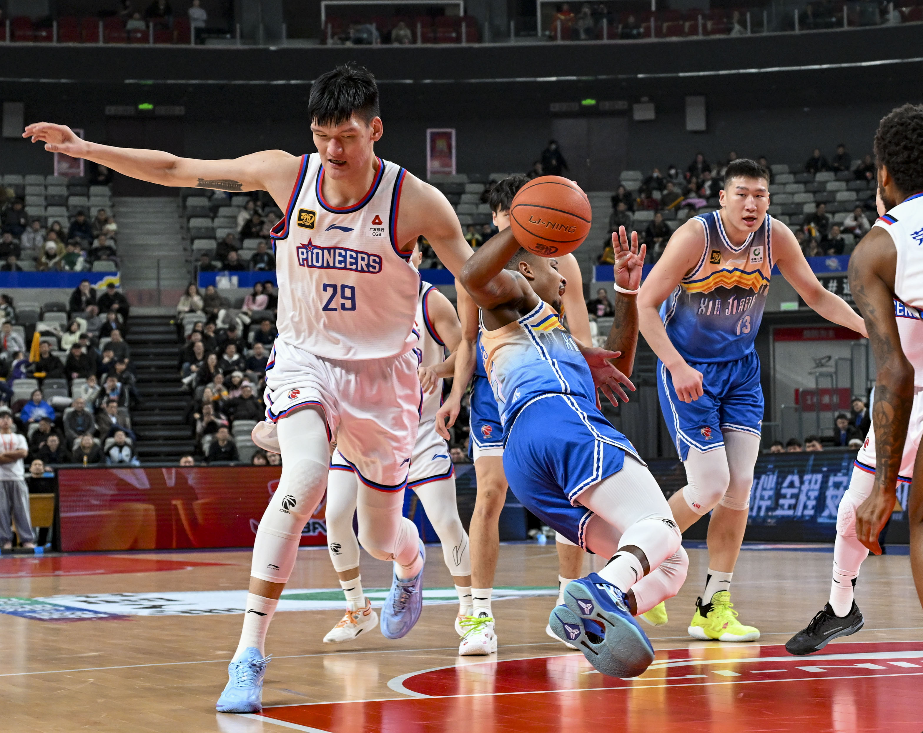 熊猫直播-天津男篮险胜对手，获得生死战胜利