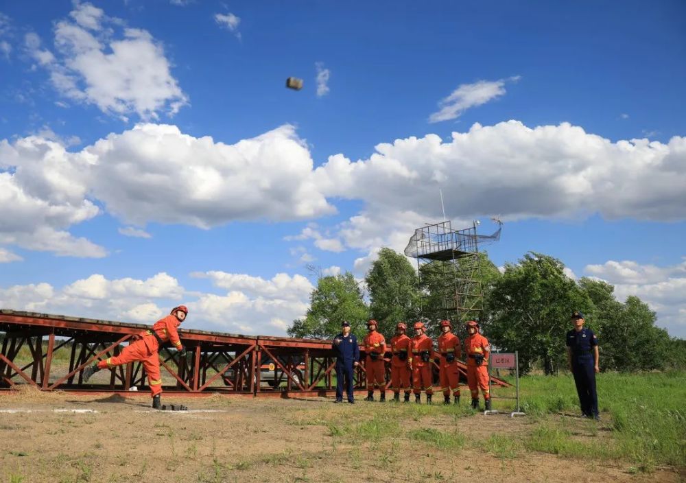 熊猫TV-重庆山城队员顽强防守，成功守住比赛连胜！