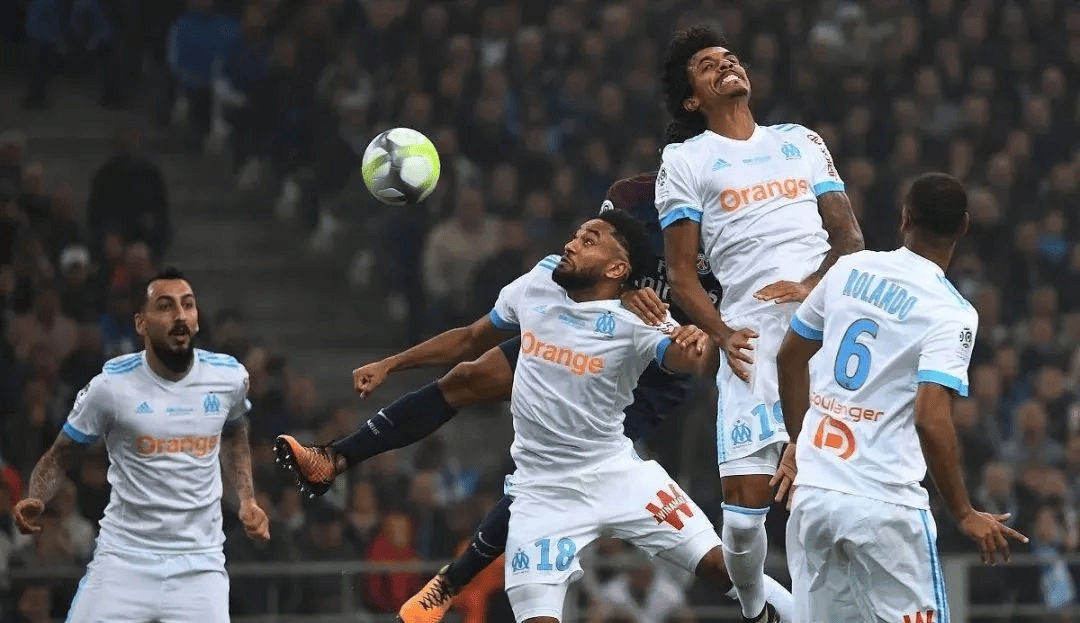 熊猫体育-兰斯队鏖战结束,双方握手言和抢分成果