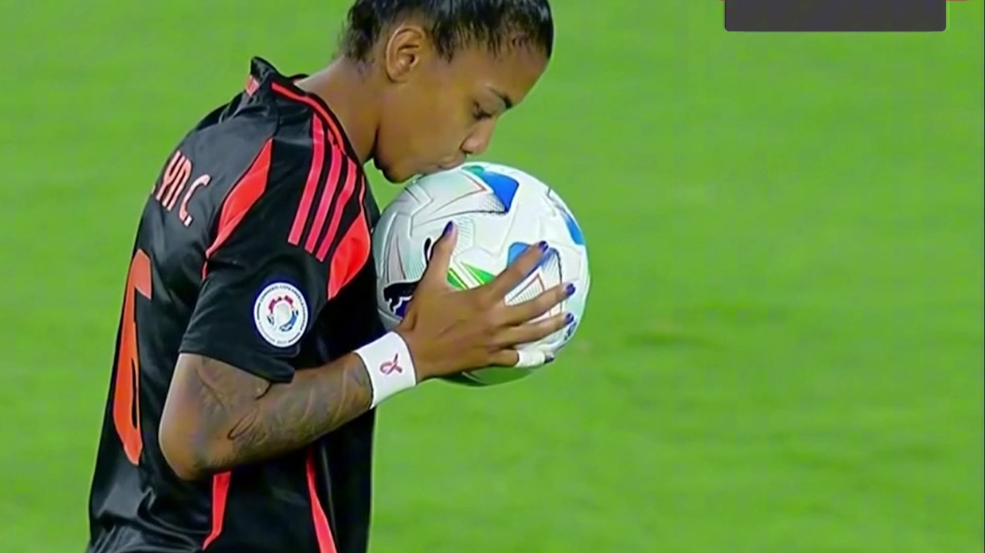 熊猫体育app-南美洲女足比赛备受关注,球迷热情高涨