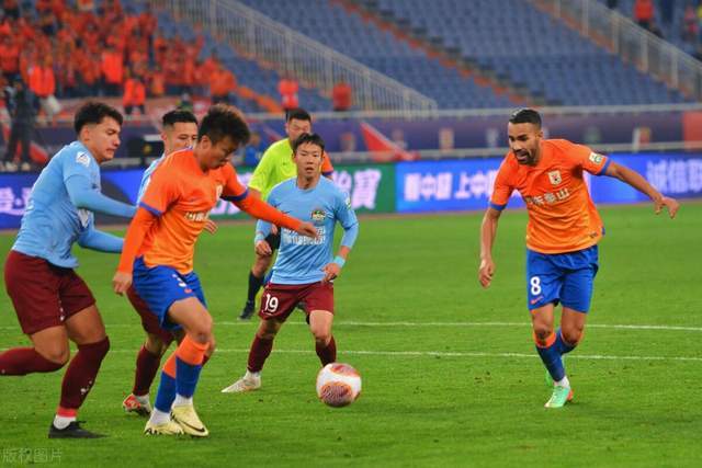 熊猫体育官方网站-鲁能客场一球小胜泰达，冲击前四