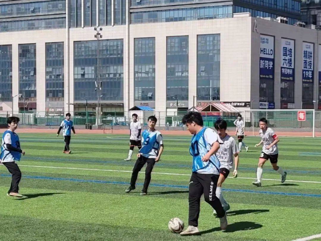 熊猫直播官网-精彩的足球表演让人陶醉其中!