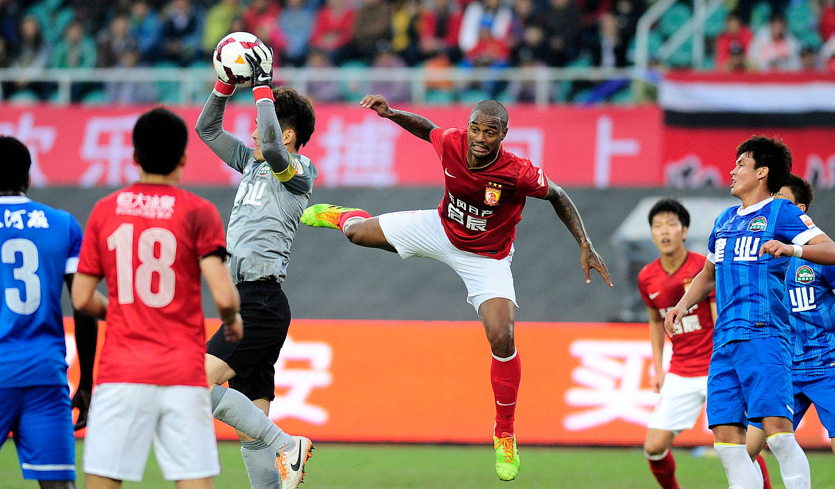 瓦朗谢纳在客场取得胜利,表现出色 瓦朗谢纳在客场取得胜利,表现出色