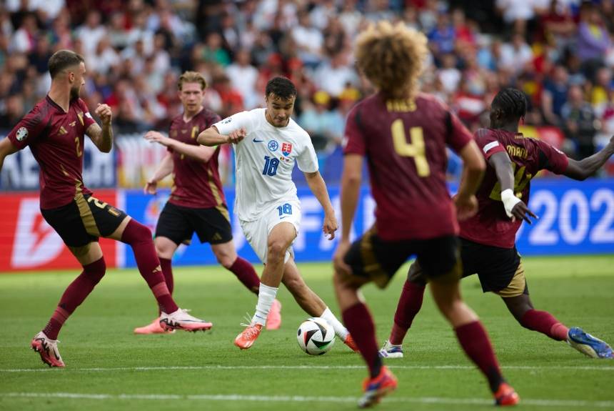 比利时球迷热情支持,球队备战下一场 比利时球迷热情支持,球队备战下一场