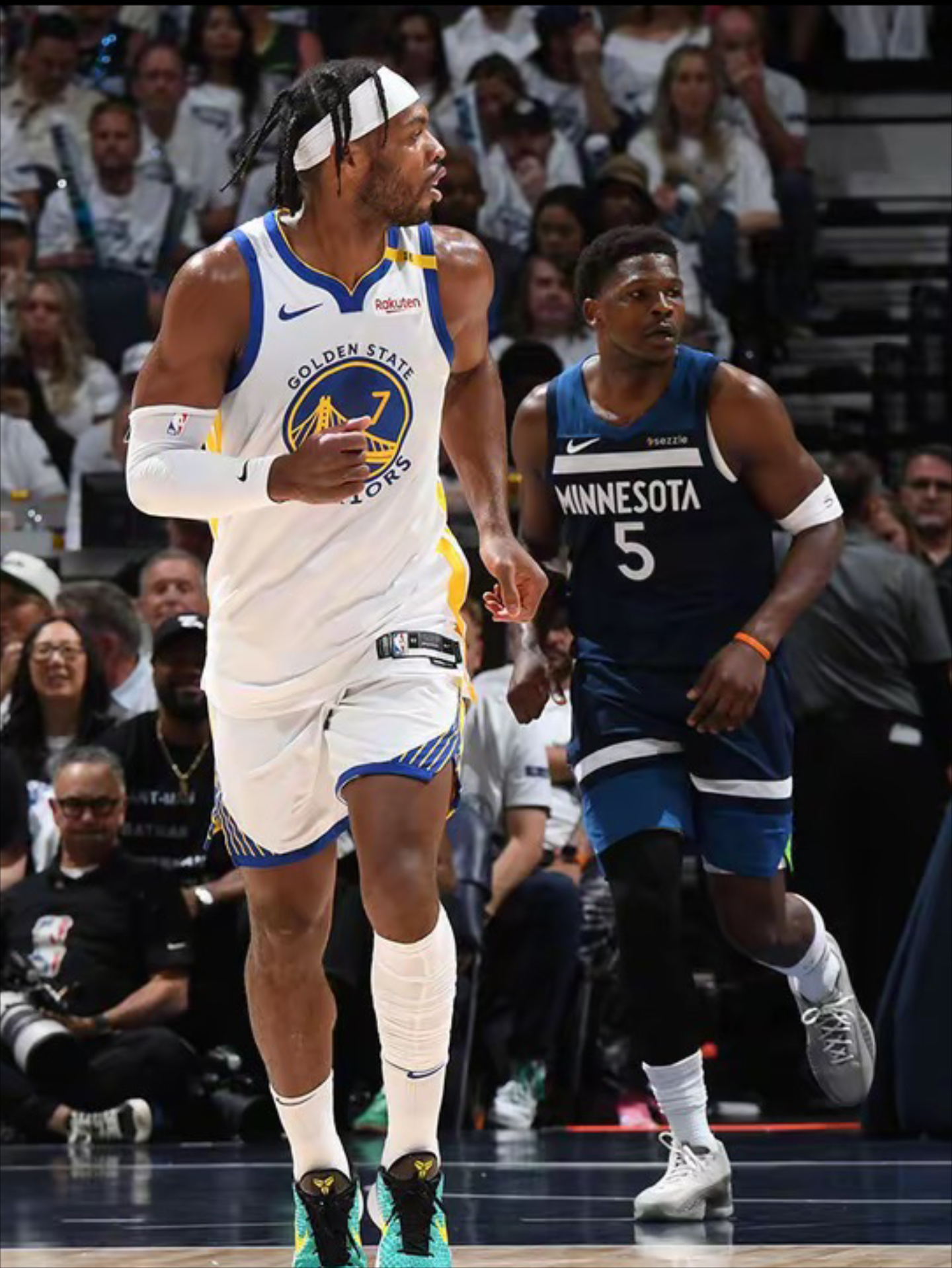 关于勇士队后卫受伤，季后赛前景蒙上阴影的信息