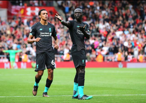 皇马队长领衔，率队展现团结力量