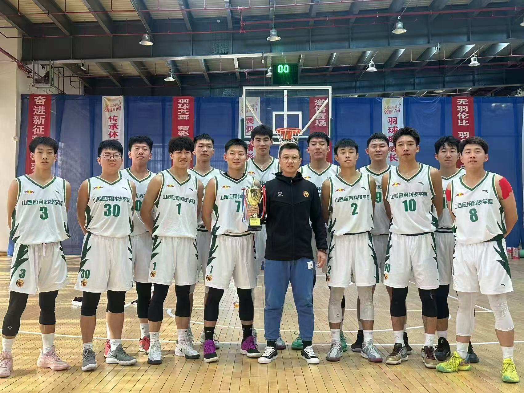 熊猫体育官方网站-山西队坚持拼搏，取得胜利创造奇迹傲视对手