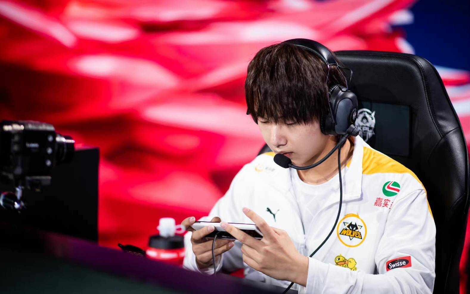 FLY鏖战LGD,Jankos团战一打五顶尖较量小组赛,引爆全场热议 FLY鏖战LGD,Jankos团战一打五顶尖较量小组赛,引爆全场热议