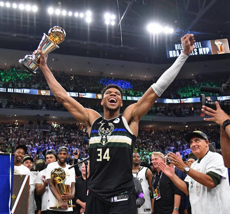 熊猫体育官方网站-雄鹿击败篮网,完成横扫