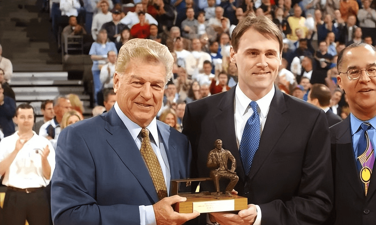 NBA季后赛:小牛主教练卡莱尔当选最佳教练 NBA季后赛:小牛主教练卡莱尔当选最佳教练