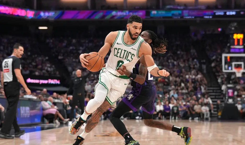 熊猫体育直播-凯尔特人客场战胜雄鹿,厄文发挥出色