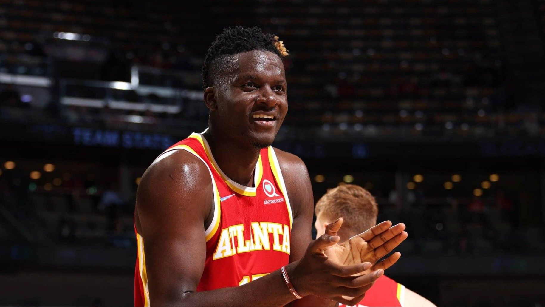 老鹰队签下自由球员