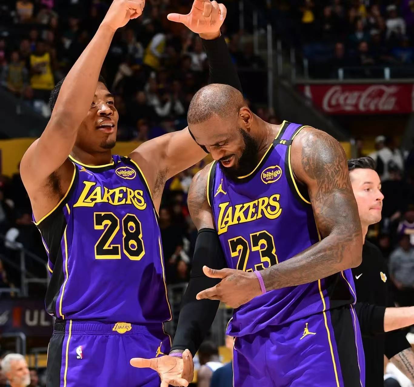 熊猫体育官方-太阳队逆转击败掘金，东部排名升至第三