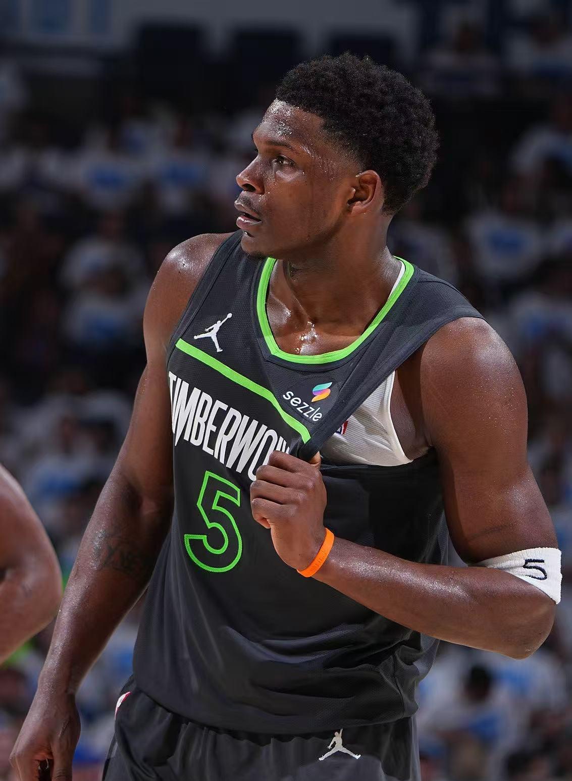 森林狼队中锋因伤缺席，队内前景堪忧的简单介绍