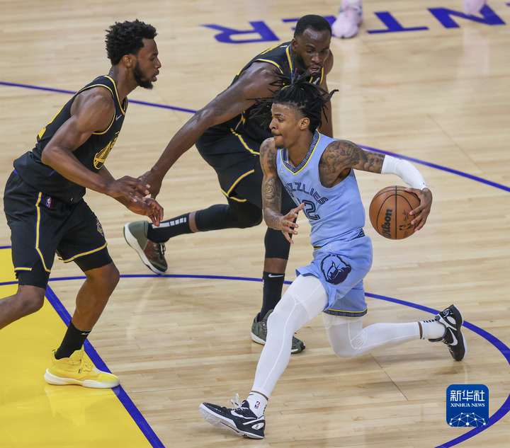 雄鹿大胜灰熊，豪取六连胜