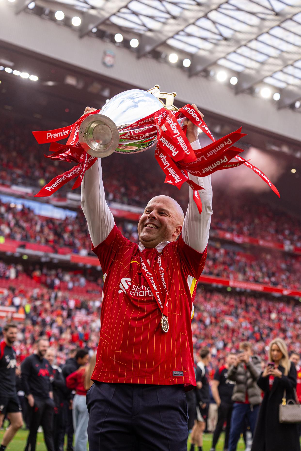 熊猫体育直播-利物浦再度夺冠，球队士气高昂