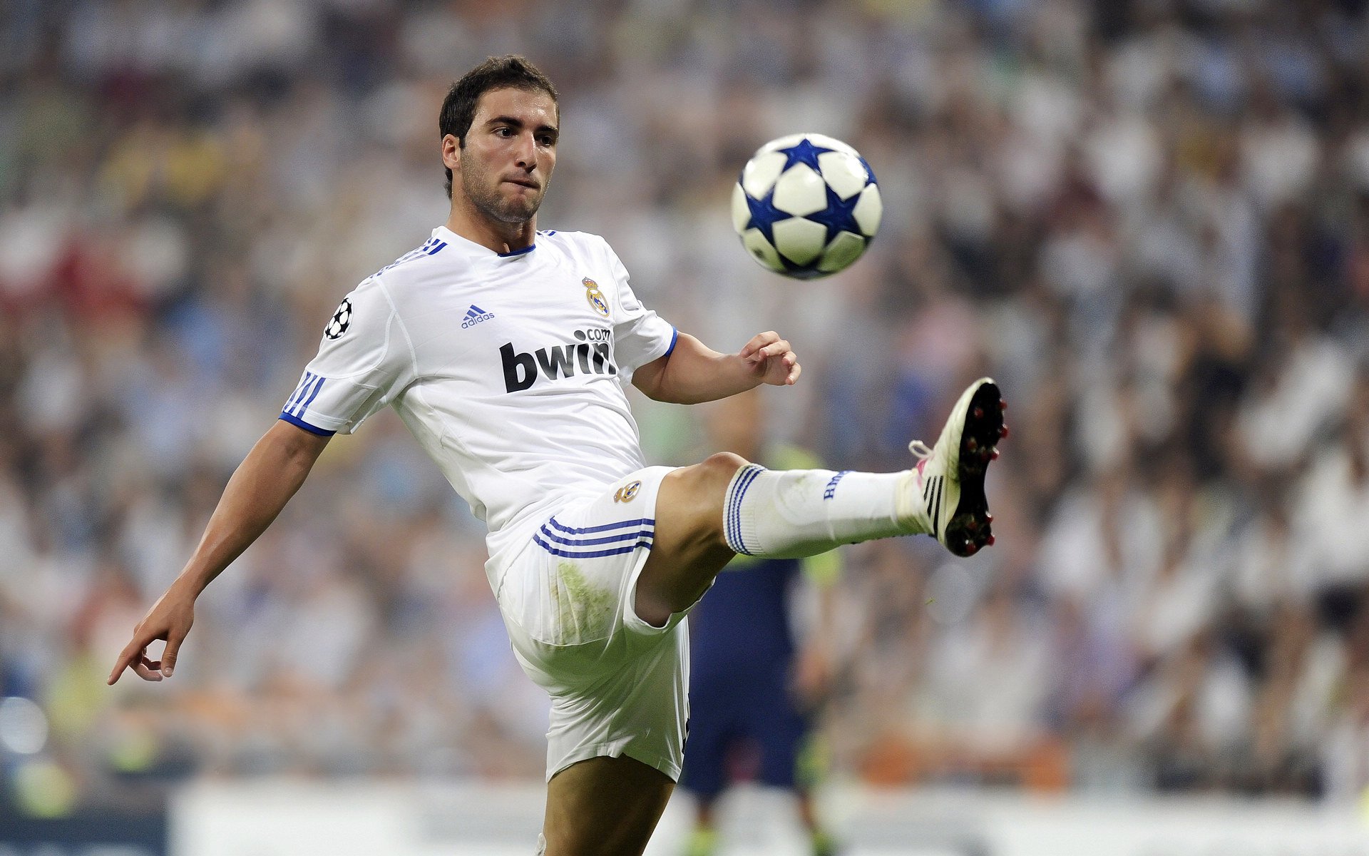 平行时空，格列兹曼燃爆酋长球场之夜，阿森纳掀翻玻利维亚神话